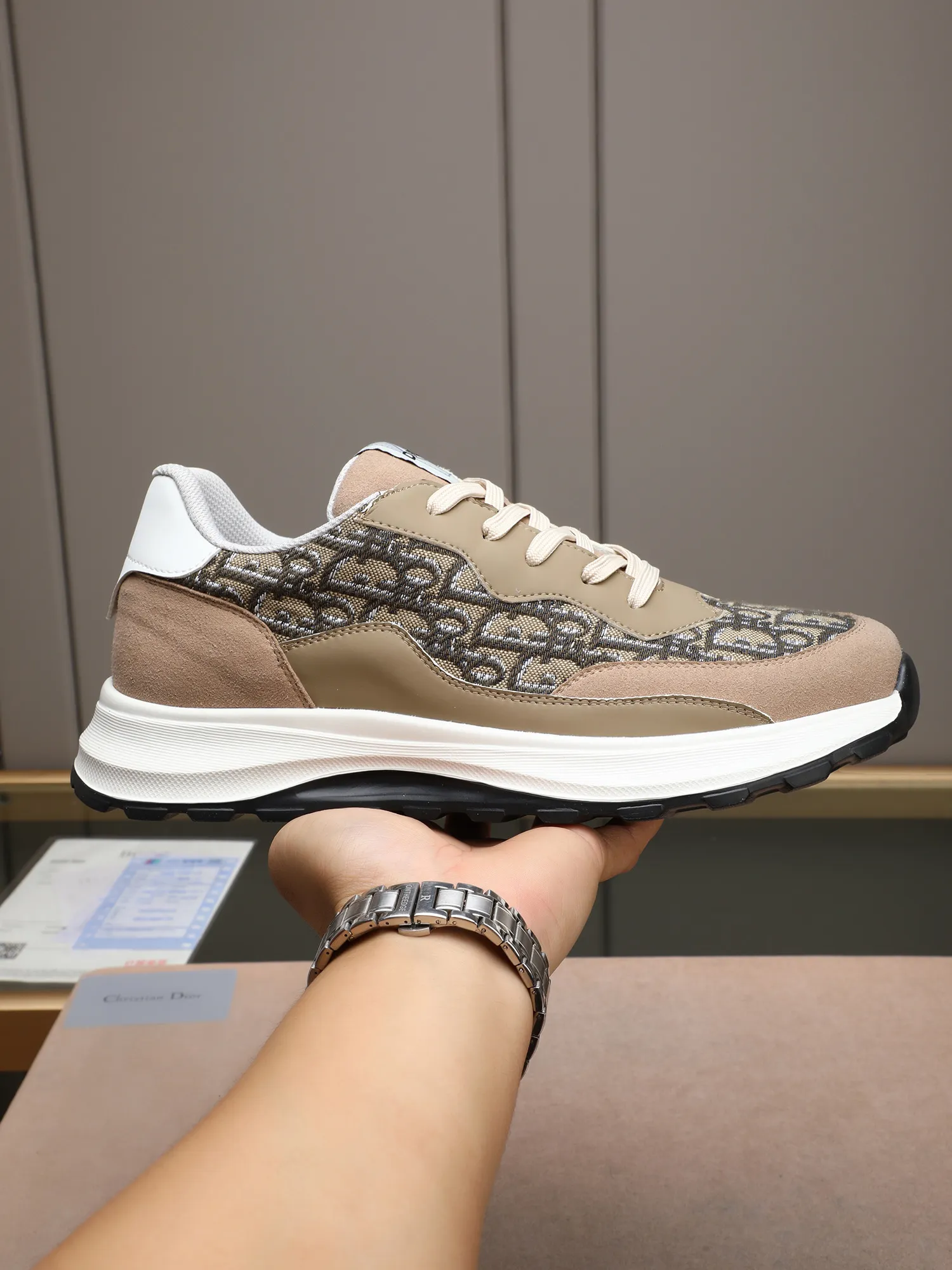 🆕🆕🆕Men's Shoes💰P460 Dior's avant-garde and versatile fashionable men's shoes are privately modeled, calfskin stitched with Dior's special waterproof fabric, fashionable, simple, stylish, eye-catching and classy. It will subvert old ideas and be a must-have for fashionistas who want to spend time with you! Must keep it for yourself! High-end comfort but low-end, high-end quality workmanship. Code number: 38-44 (45 customized) 4 colors for your choice [kiss][kiss][kiss]
